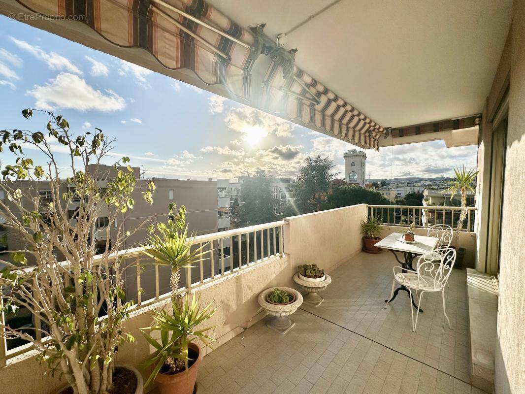 Appartement à SAINT-LAURENT-DU-VAR