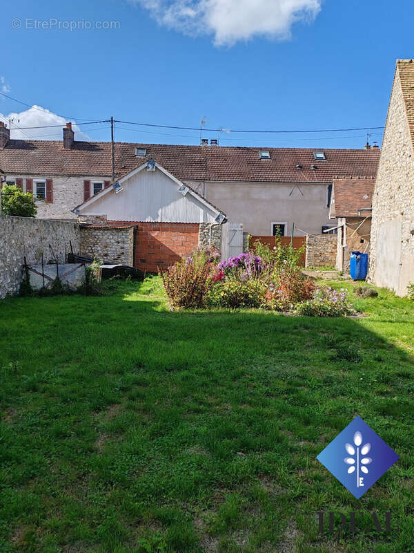 Maison à DAMMARTIN-EN-SERVE