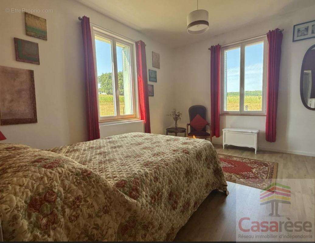 Maison à CASTELNAU-MONTRATIER