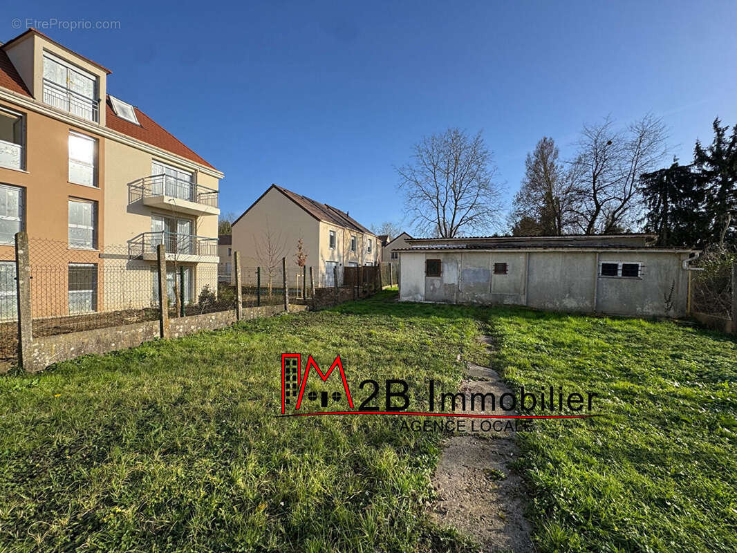 Maison à SAINT-THIBAULT-DES-VIGNES