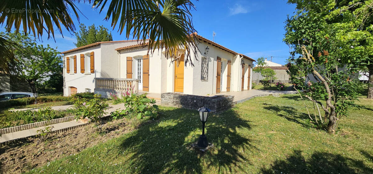 Maison à SAINTES