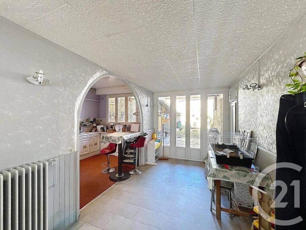 Maison à VILLENEUVE-SUR-YONNE