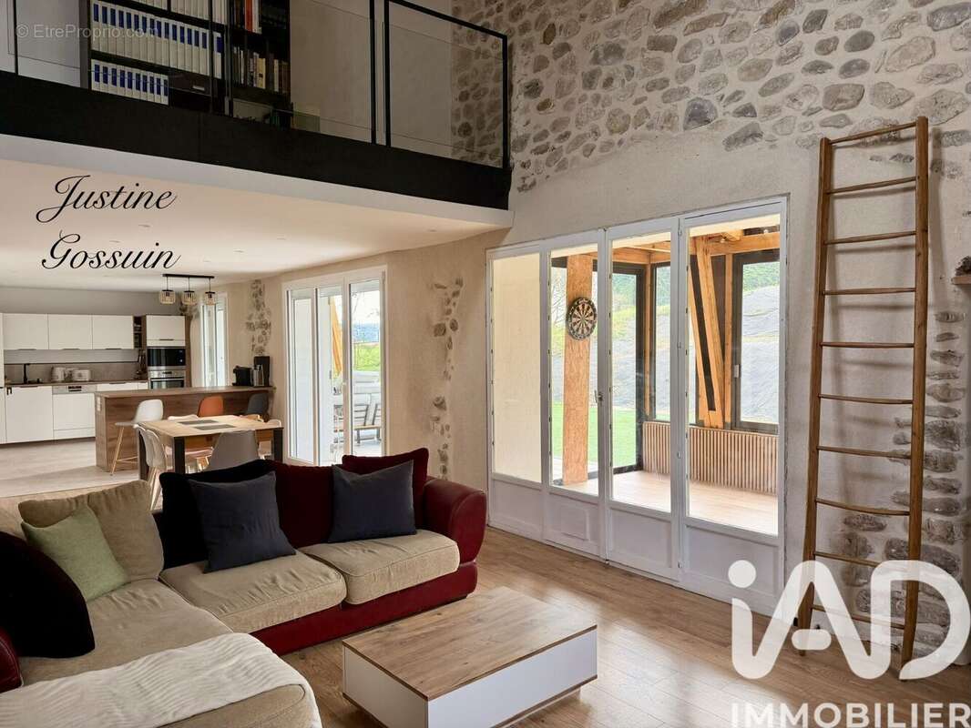 Maison 260 m² à Mesigny  - photo 3