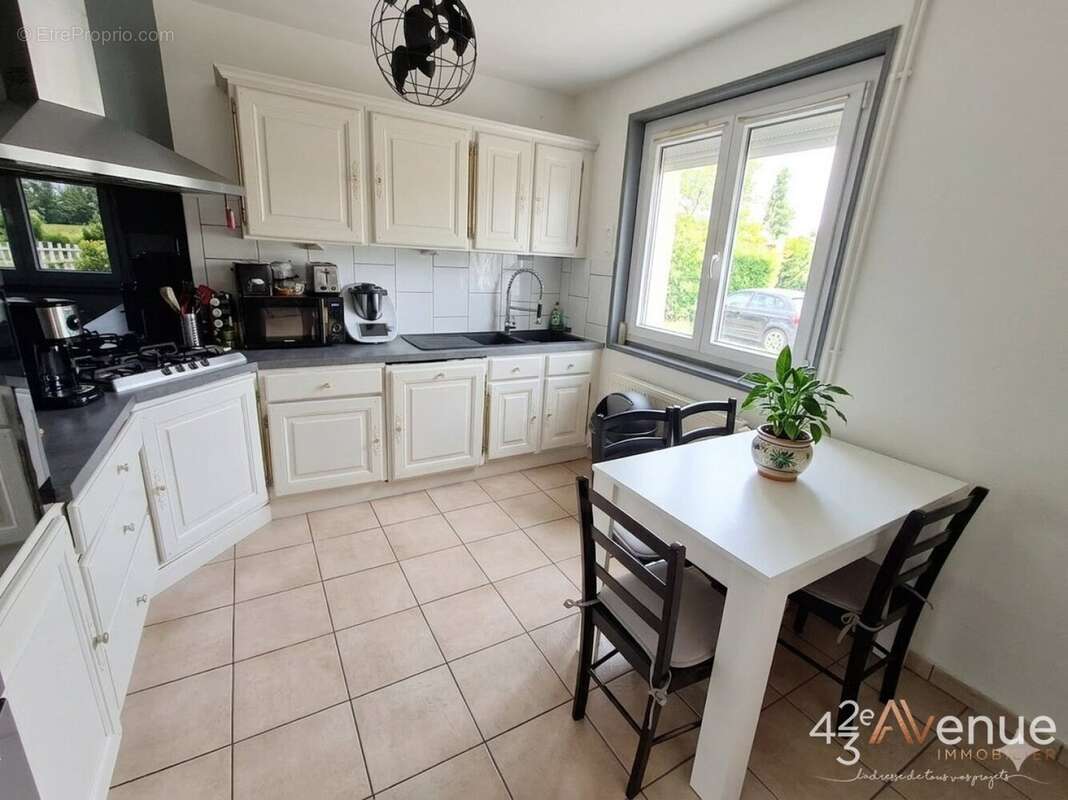 Maison à PRECIEUX