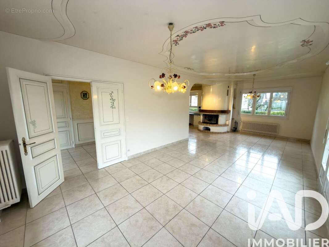 Maison 214 m² à Villeseneux  - photo 9