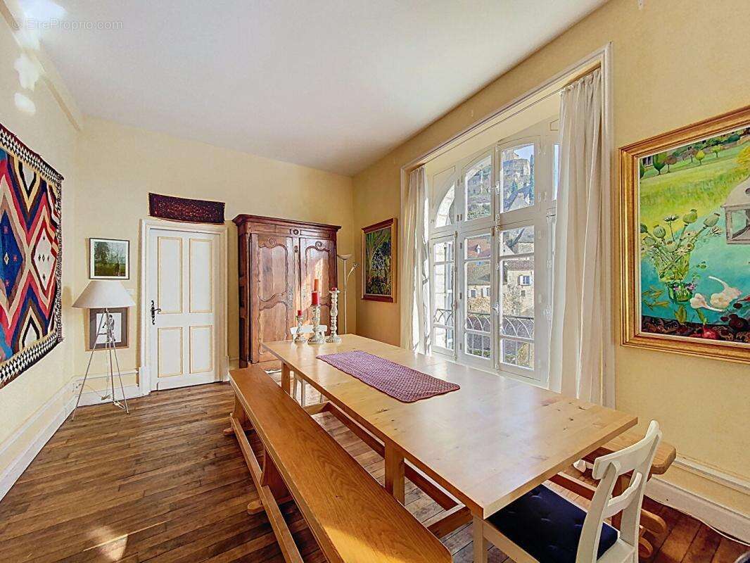 Maison à BEYNAC-ET-CAZENAC