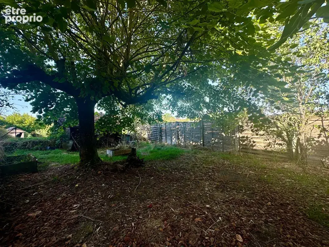 Maison de caractère avec jardin clos et garage - photo 2