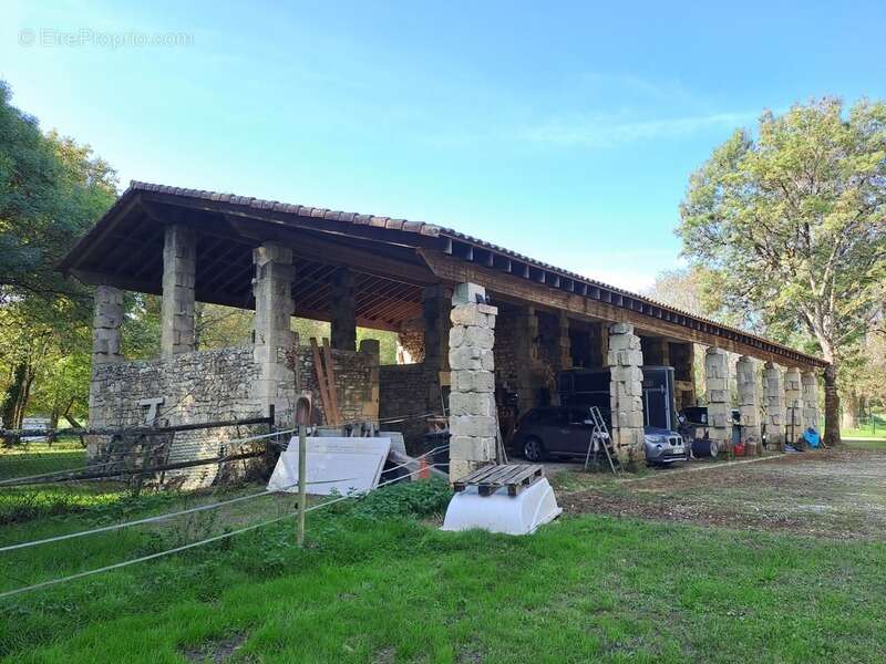 Magnifique propriété - Habitation de 456m² et Hangar de 360m2 à SAINT CHRISTOLY DE BLAYE (33) - photo 12