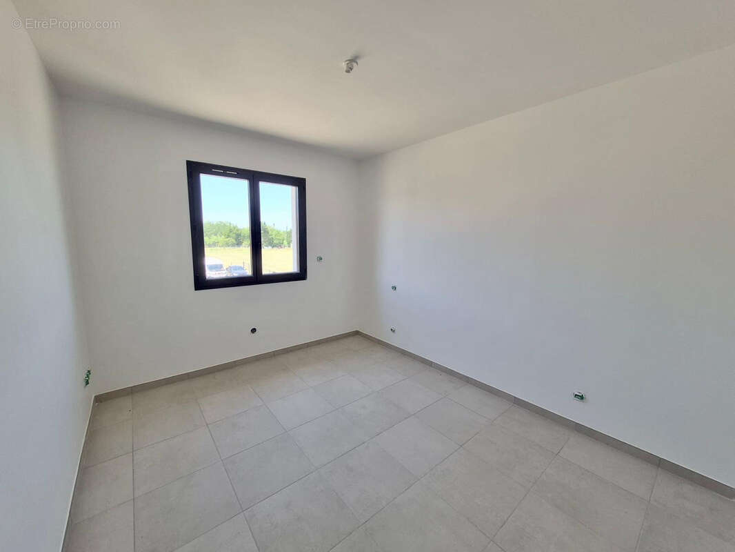 Villa 4 pièces récente avec garage et jardin - photo 4