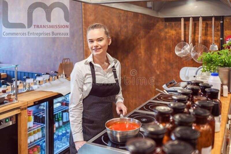 Commerce à PARIS-9E