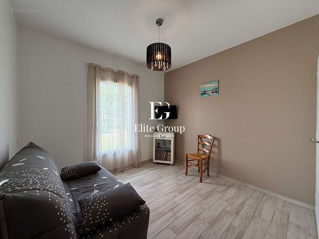 A VENDRE très joli pavillon avec piscine à Jarnac 126 m2 - photo 9