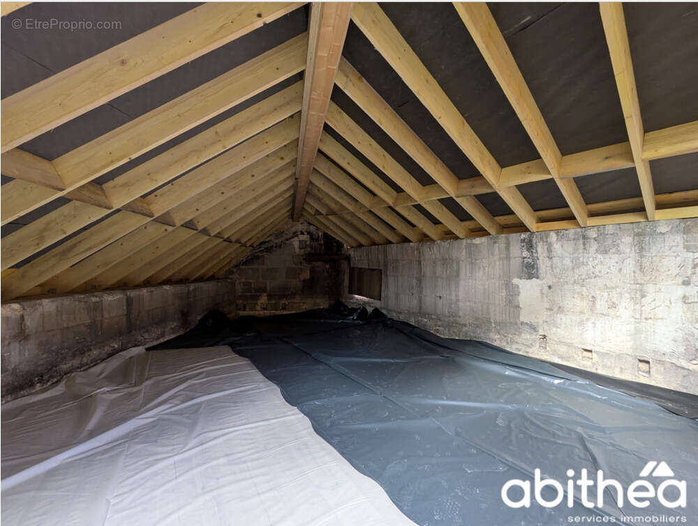 Immeuble à rénover de 143 m2 en plein centre de Libourne ! - photo 11