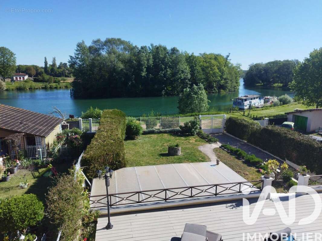 Photo 2 - Maison à SAINT-JEAN-LES-DEUX-JUMEAUX