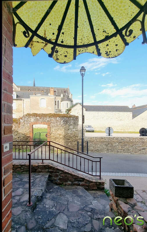Maison à BEAULIEU-SUR-LAYON