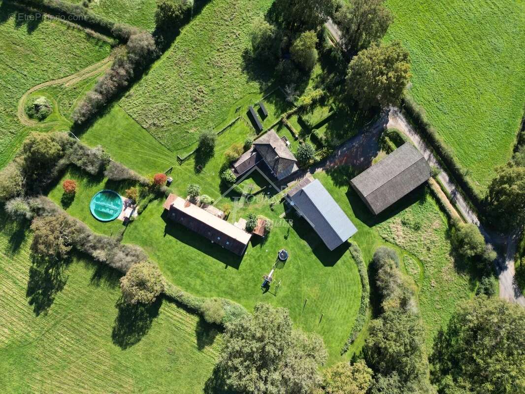 Maison à SAINT-BONNET-TRONCAIS