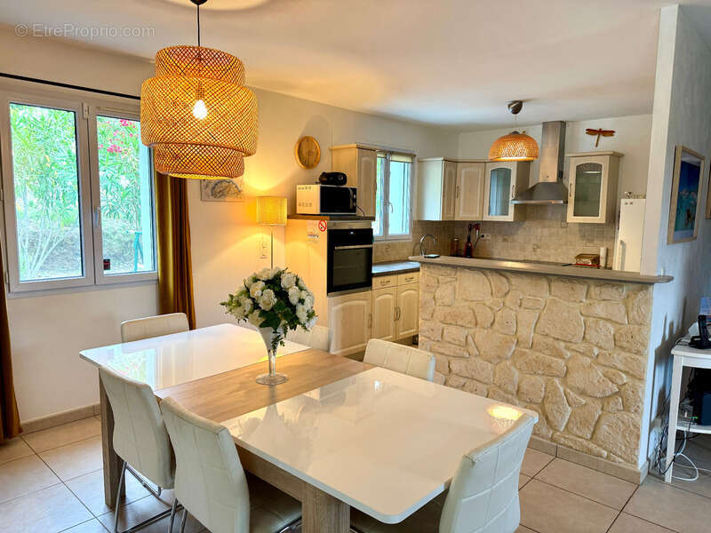 A vendre : Villa contemporaine de plain-pied avec piscine chauffée et vue montagne (Corse) - photo 6