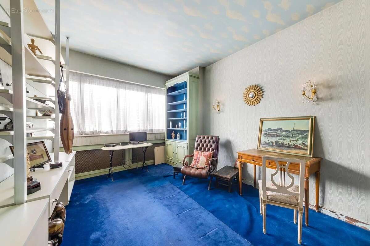 Appartement à PARIS-16E