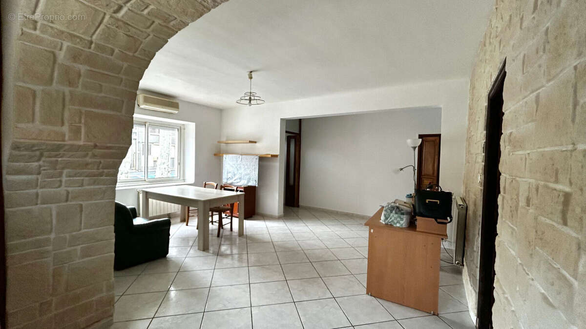 Maison à VILLEMOUSTAUSSOU