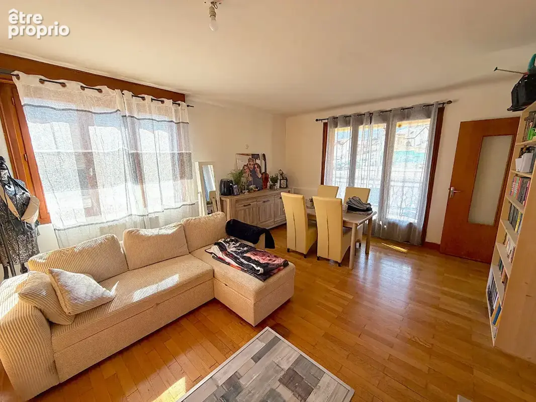 Maison indépendante comprenant 3 appartements et une dépendance - photo 2