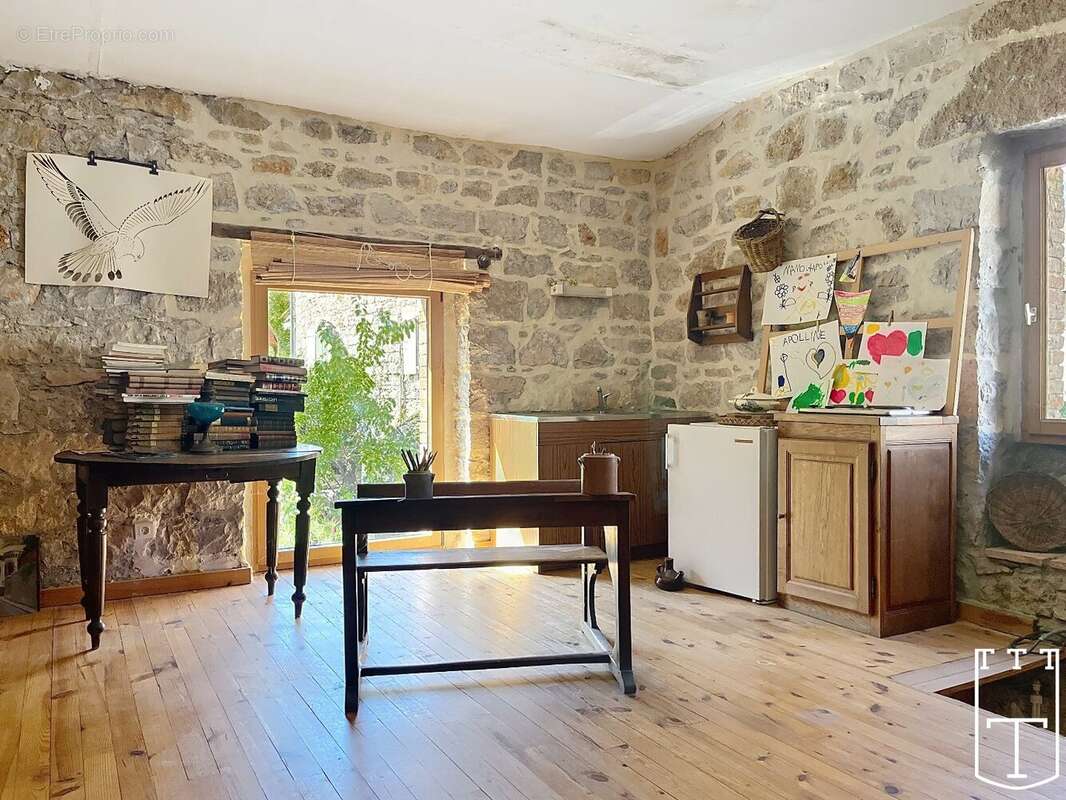 100% charme avec cette bâtisse + 1 dépendance [sud Ardèche] - photo 8