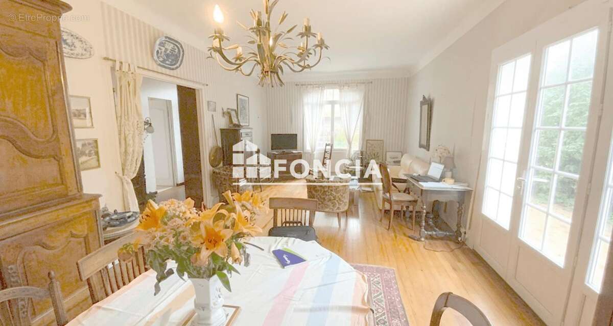CAPBRETON CENTRE-VILLE - Villa Capbretonaise authentique à rénover - 167m² - Terrain 560m² - photo 6