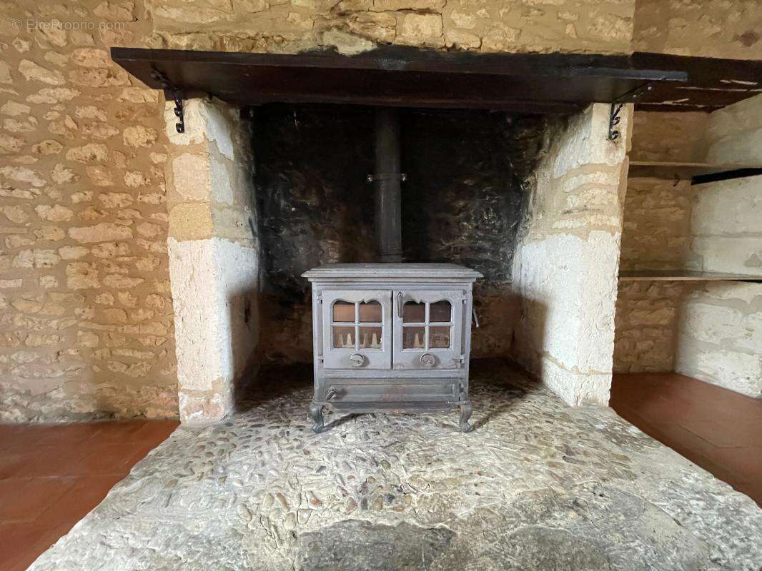 Maison à PRESSIGNAC-VICQ