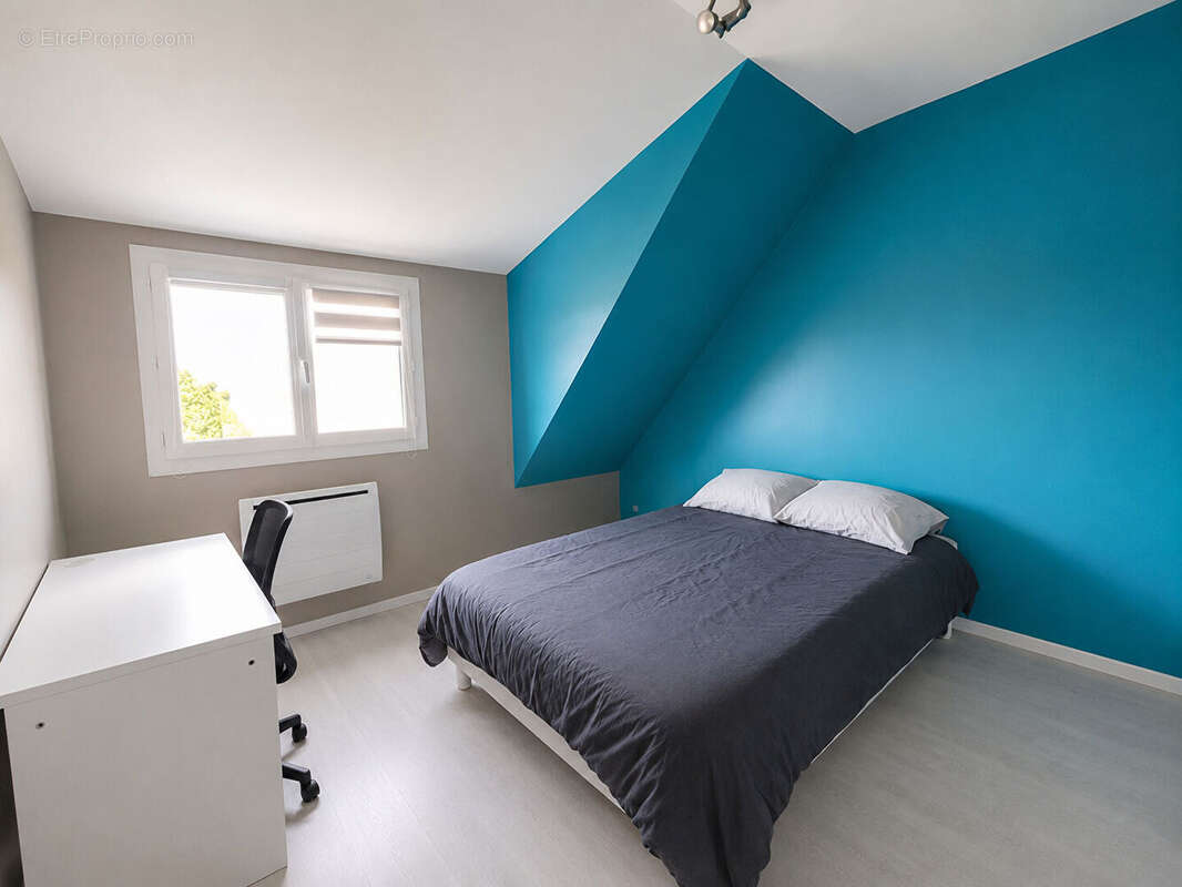 Maison familiale au Coteau de 130 m² avec 4 chambres, bureau, piscine au sel, terrain de 1200 m² et grand garage. - photo 7