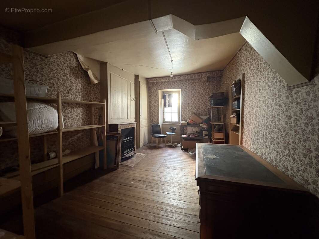 Appartement à SAINT-LEONARD-DE-NOBLAT