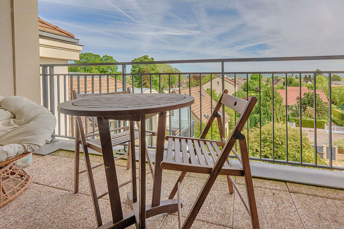 Appartement à FONTENAY-LE-FLEURY
