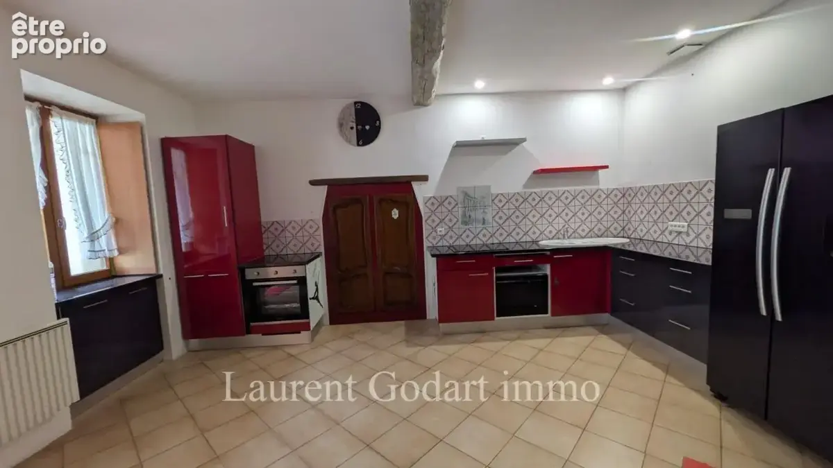 Maison de village en pierre avec 5 chambres et cour - photo 3