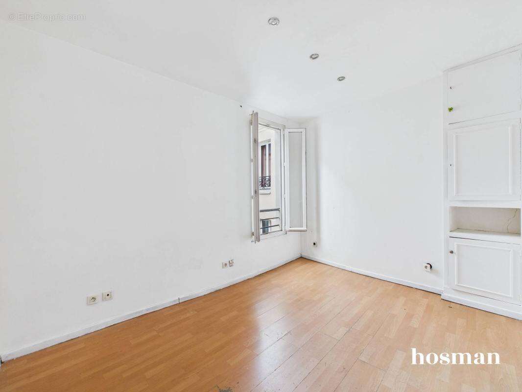 A réagencer ! 2/3 pièces de 46m² - Calme et copropriété rénovée - Métro Anvers - Rue Seveste - photo 2