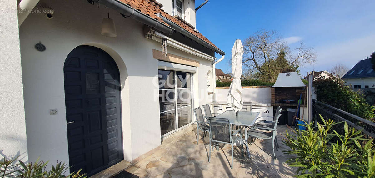 Maison à LA VILLE-DU-BOIS