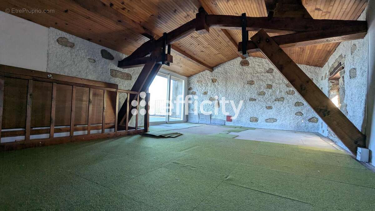 Maison à SAINT-REMY-SUR-DUROLLE