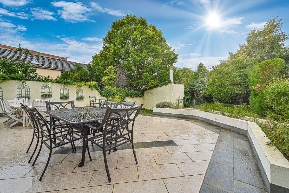 Maison 290 m² à Creteil  - photo 3
