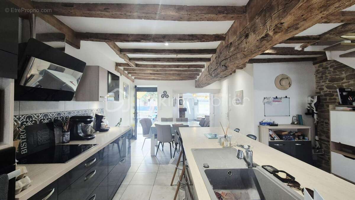 Maison à PONTAUBAULT