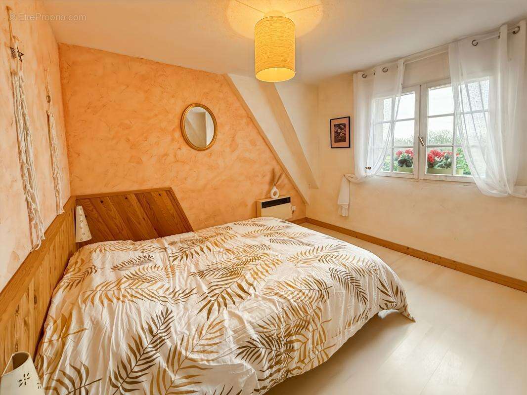 Maison à LASSAY-SUR-CROISNE