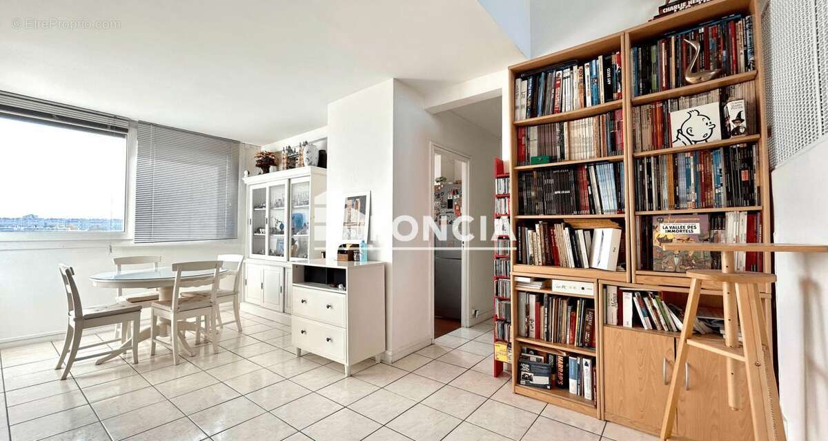 Appartement à FRESNES