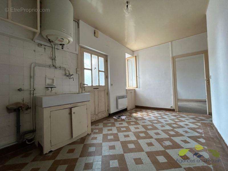 Maison à SAUVIAT-SUR-VIGE