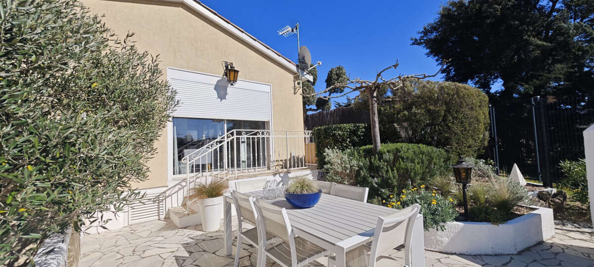 Maison à ROQUEBRUNE-SUR-ARGENS