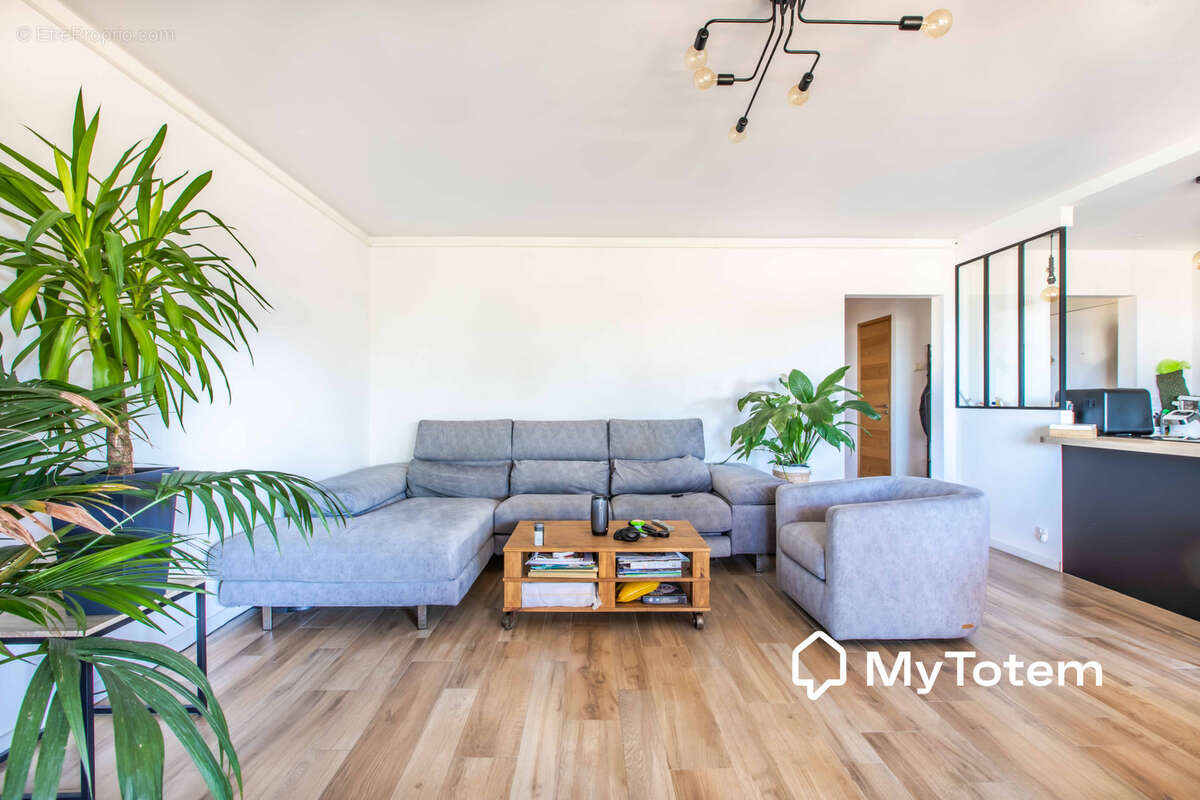 Appartement à SAINT-LAURENT-DU-VAR