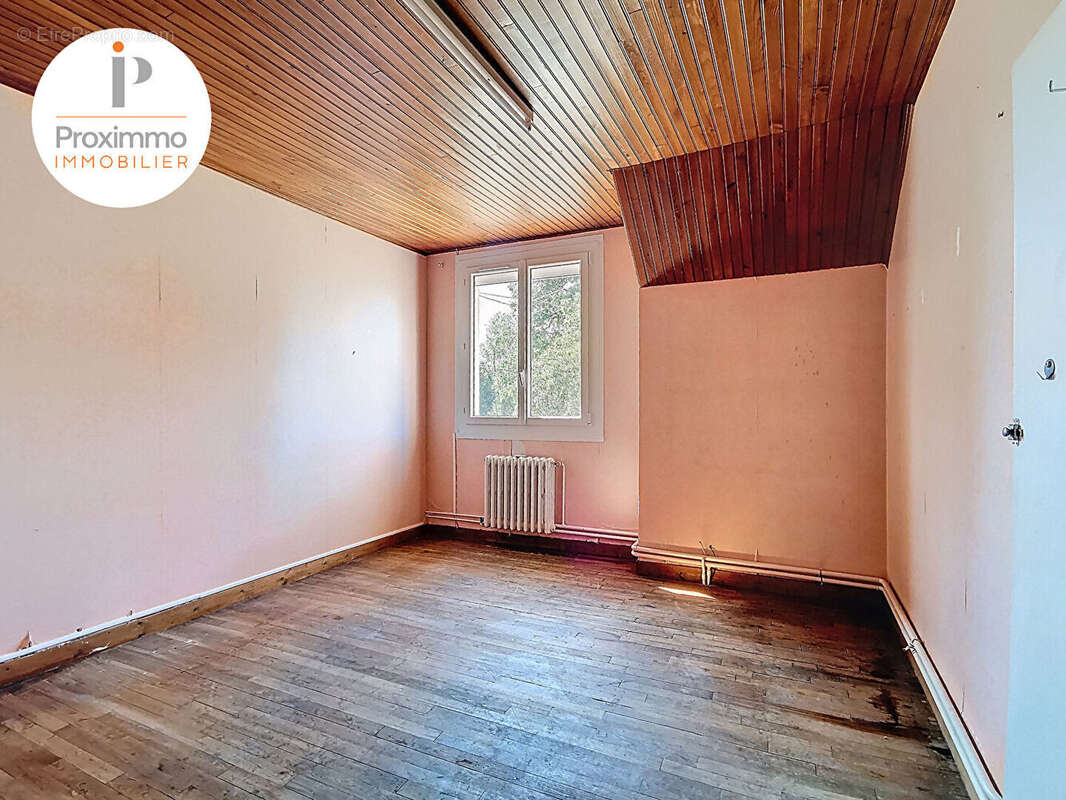 Maison a renover avec beau potentiel - photo 8