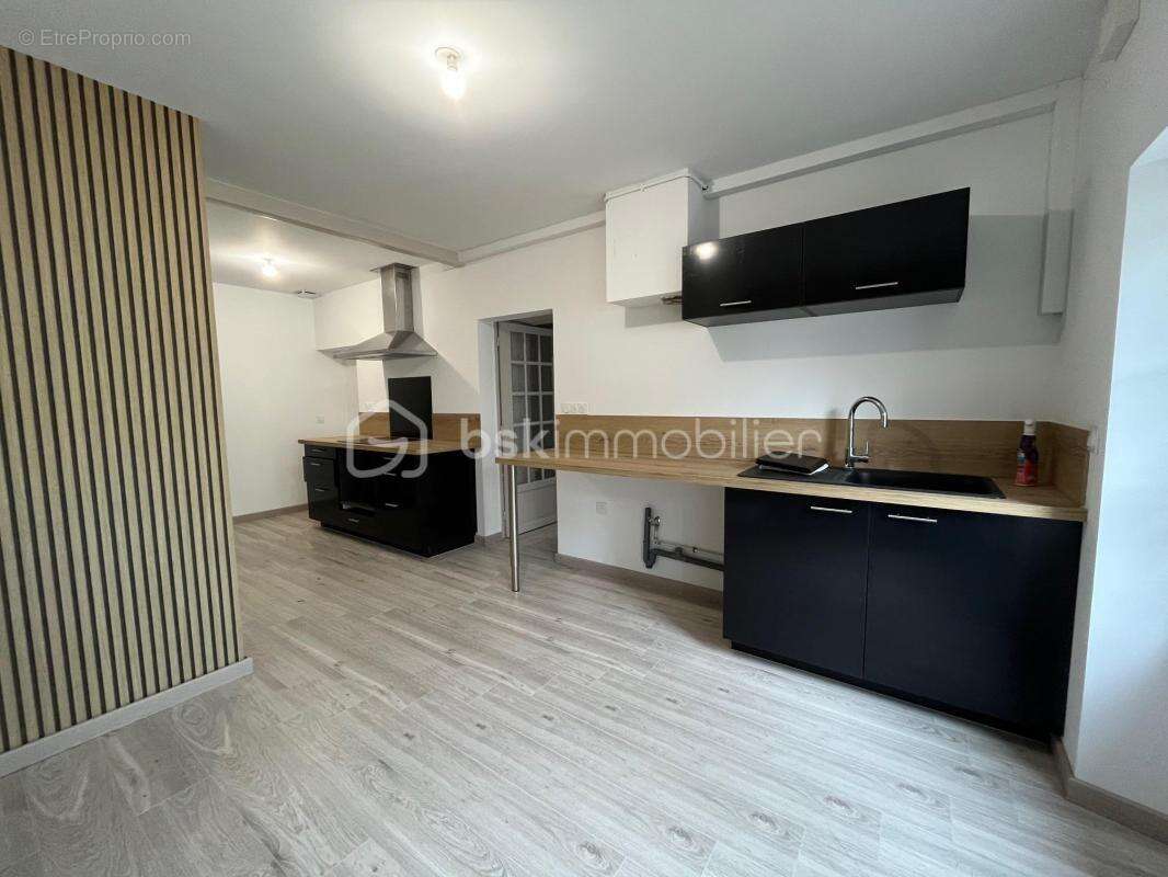 Maison à PRIN-DEYRANCON