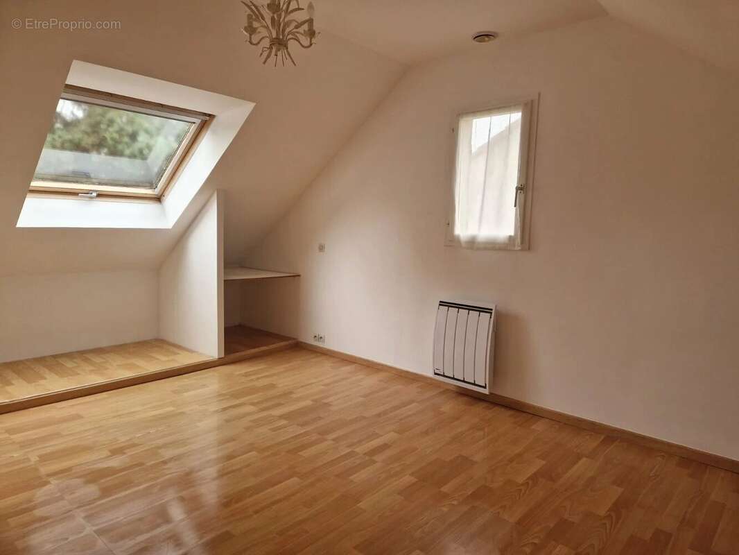 Maison à VOISINS-LE-BRETONNEUX