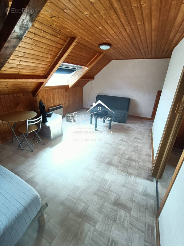 Pièce de vie studio  - Appartement à DANGE-SAINT-ROMAIN