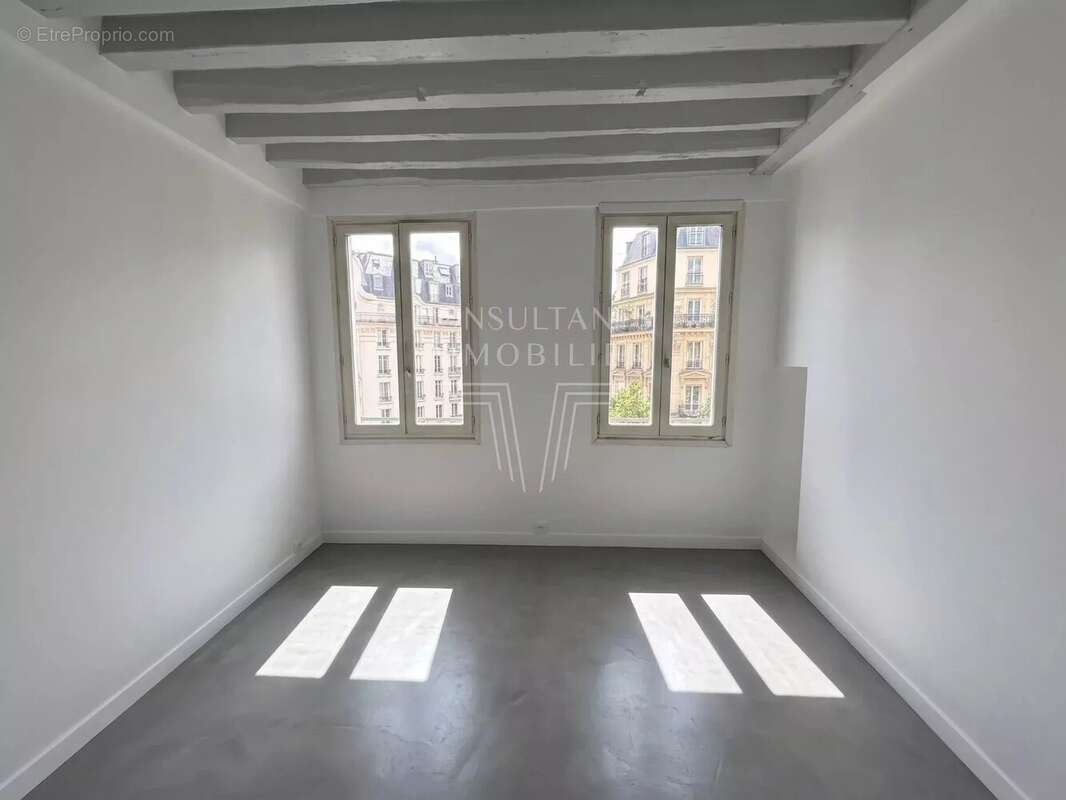 Rue de l'échaudé / studio en étage élevé - photo 3