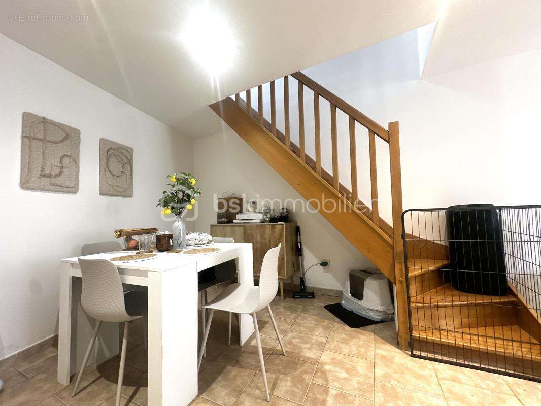 Ensemble immobilier à Égreville. Idéal investisseur ou résidence principale avec revenu locatif - photo 5