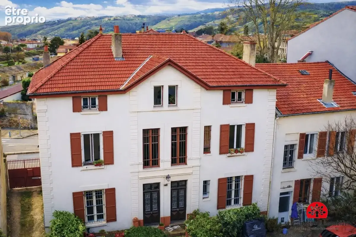 Maison 9 pièces 360 m² à vendre à Condrieu (69420) - photo 1