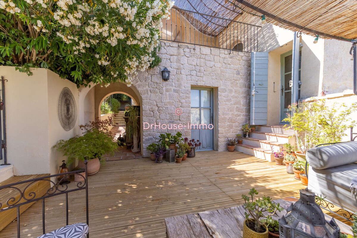 Maison à VENTABREN