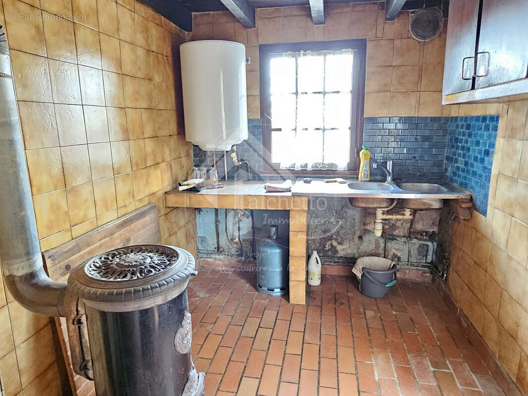 Maison de plain pied à rénover - photo 3
