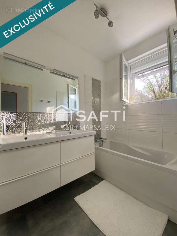 Maison 99 m² à Chezal-Benoit  - photo 4